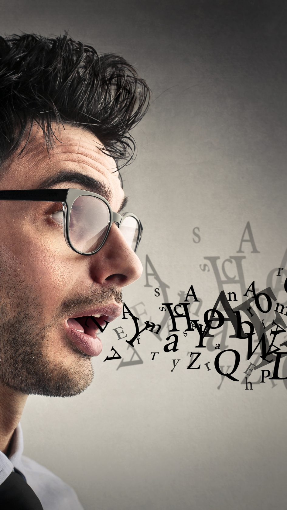 Un homme disant des mots